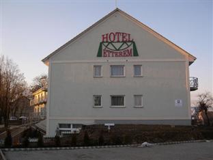 Pontis Hotel Biatorbagy Exterior photo